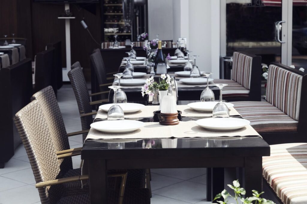 RESTAURANT TABLE